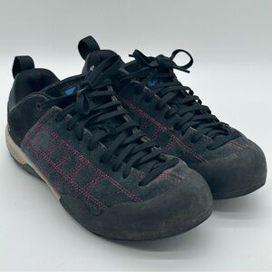 Five Ten Guide Tennie Suede and Rubber Hiking/Climbing Shoes w Pink Accents